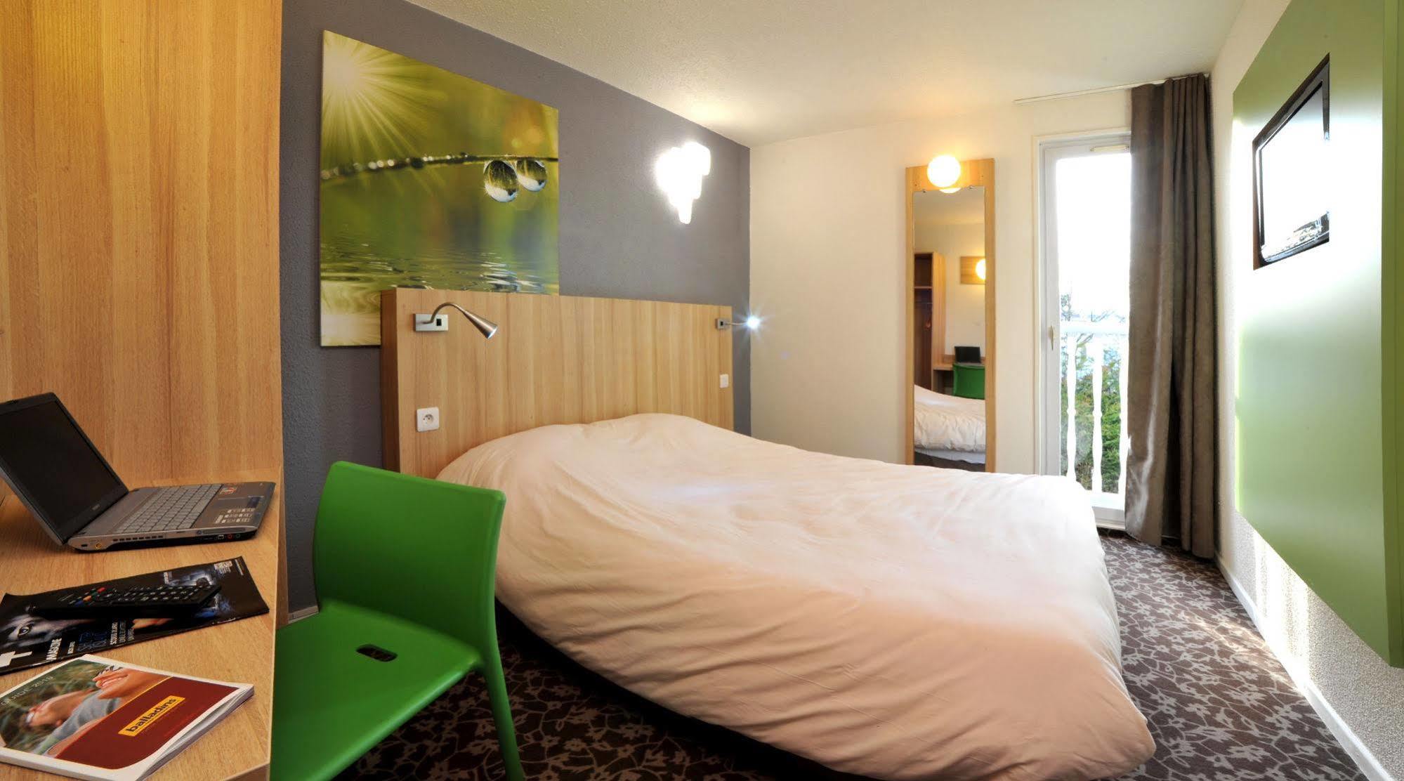 Enzo Hotels Trappes By Kyriad Direct Exteriör bild