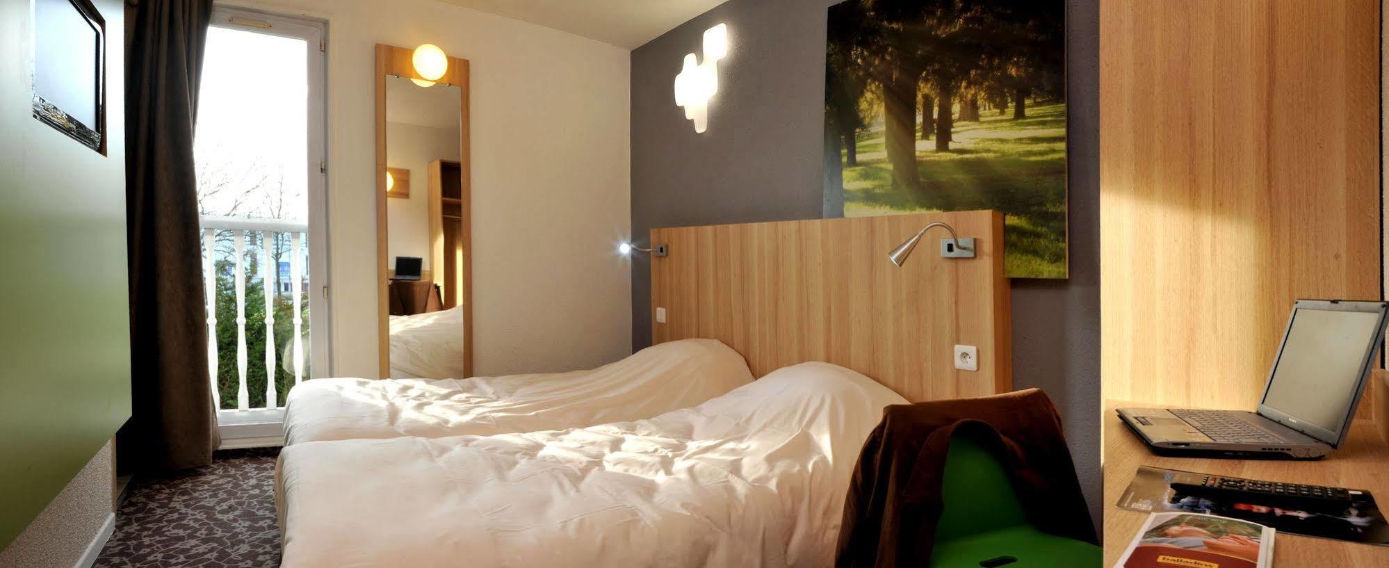 Enzo Hotels Trappes By Kyriad Direct Exteriör bild