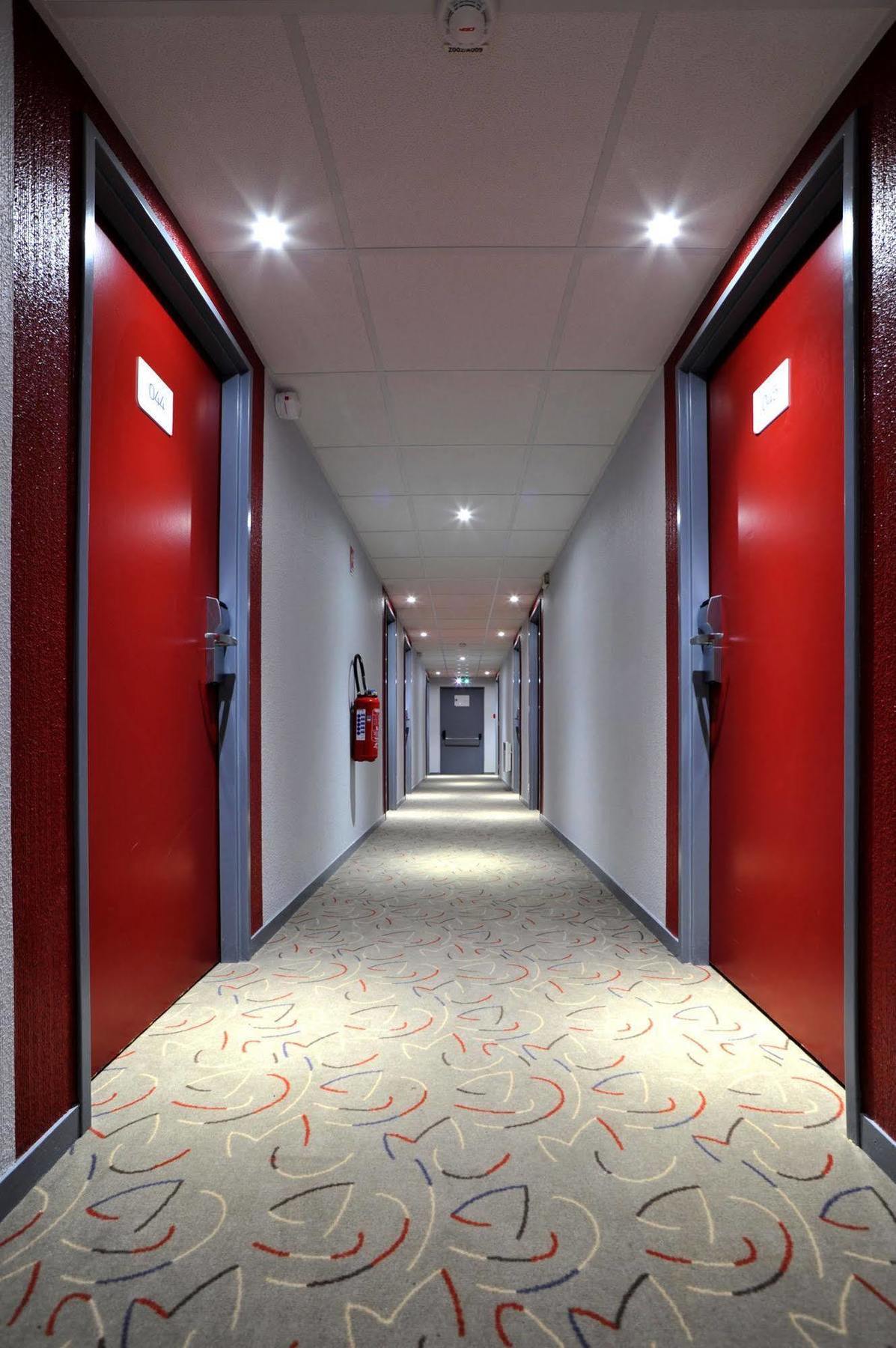 Enzo Hotels Trappes By Kyriad Direct Exteriör bild